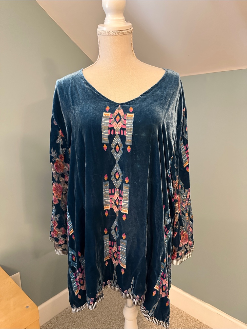 Johnny Was Velvet Embroidered V-Neck Tunic Top in Teal